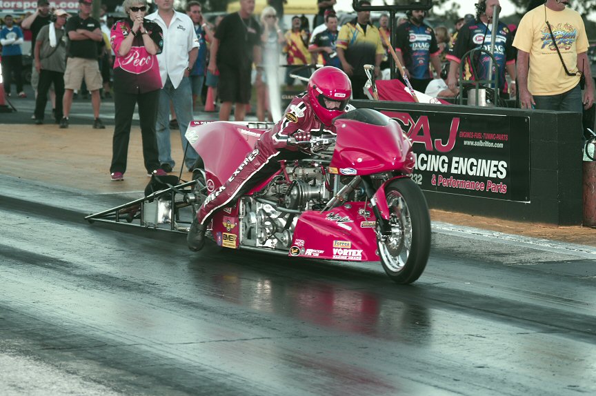 The Top Fuel Motorcycle Battle in Bradenton – One for the Dragbike 