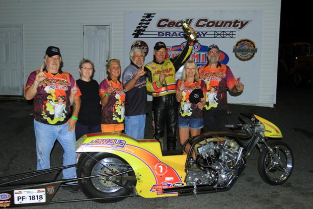 Johnny Vickers, his crew and former AHDRA owner Craig Tharpe celebrate in the Cecil County winner's circle.