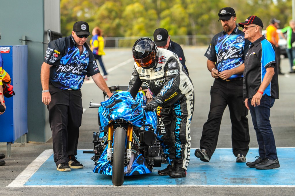 Matheson and his Nitro Voodoo Team – staging, ready to race L to R: Brett Ashton, Chris Matheson, Crew Chief Graeme Turner and Clint Ackland & Perth’s local Chaplain Terry Dorrington