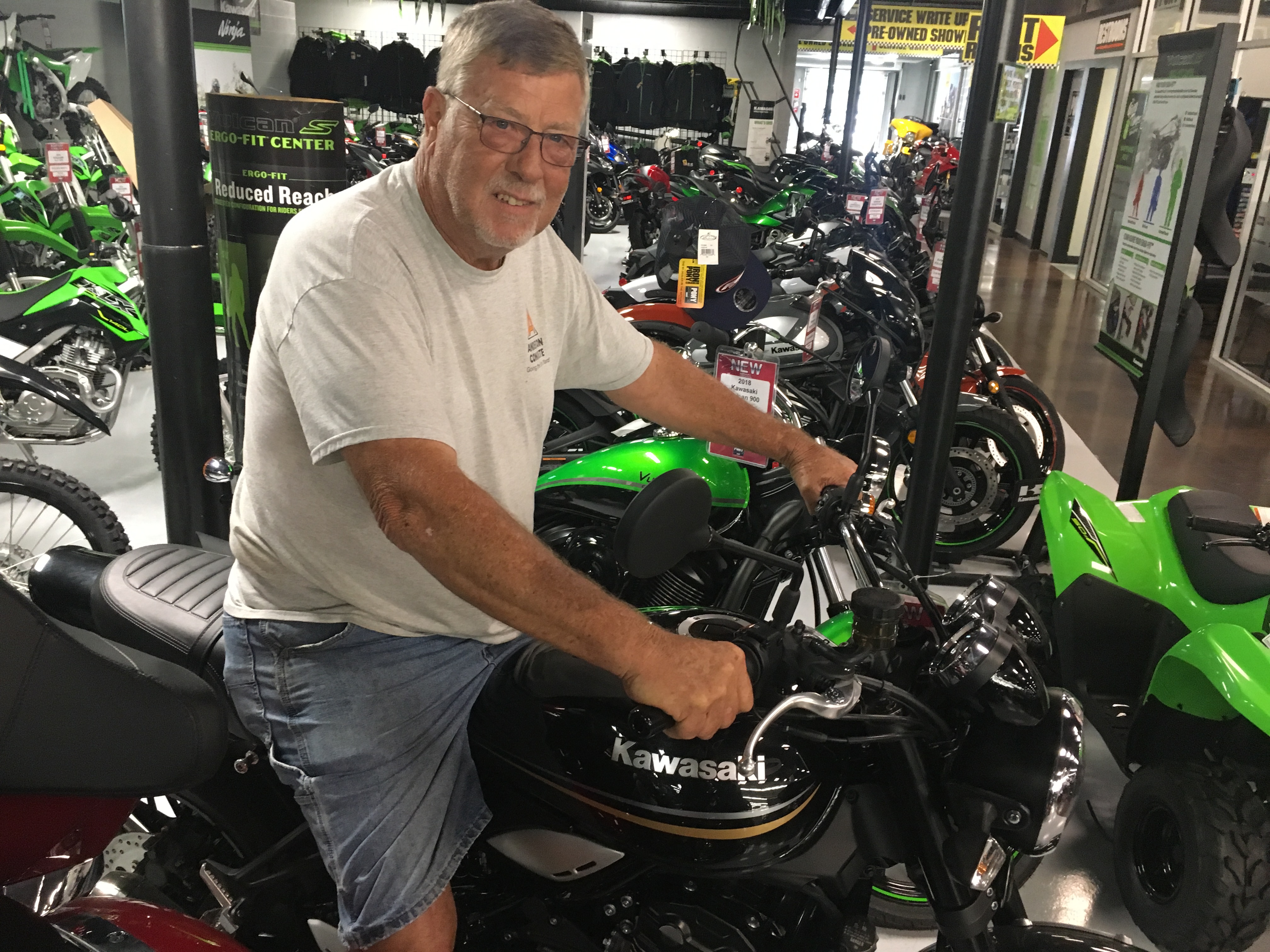 Bruce Sauer Tries Z900RS