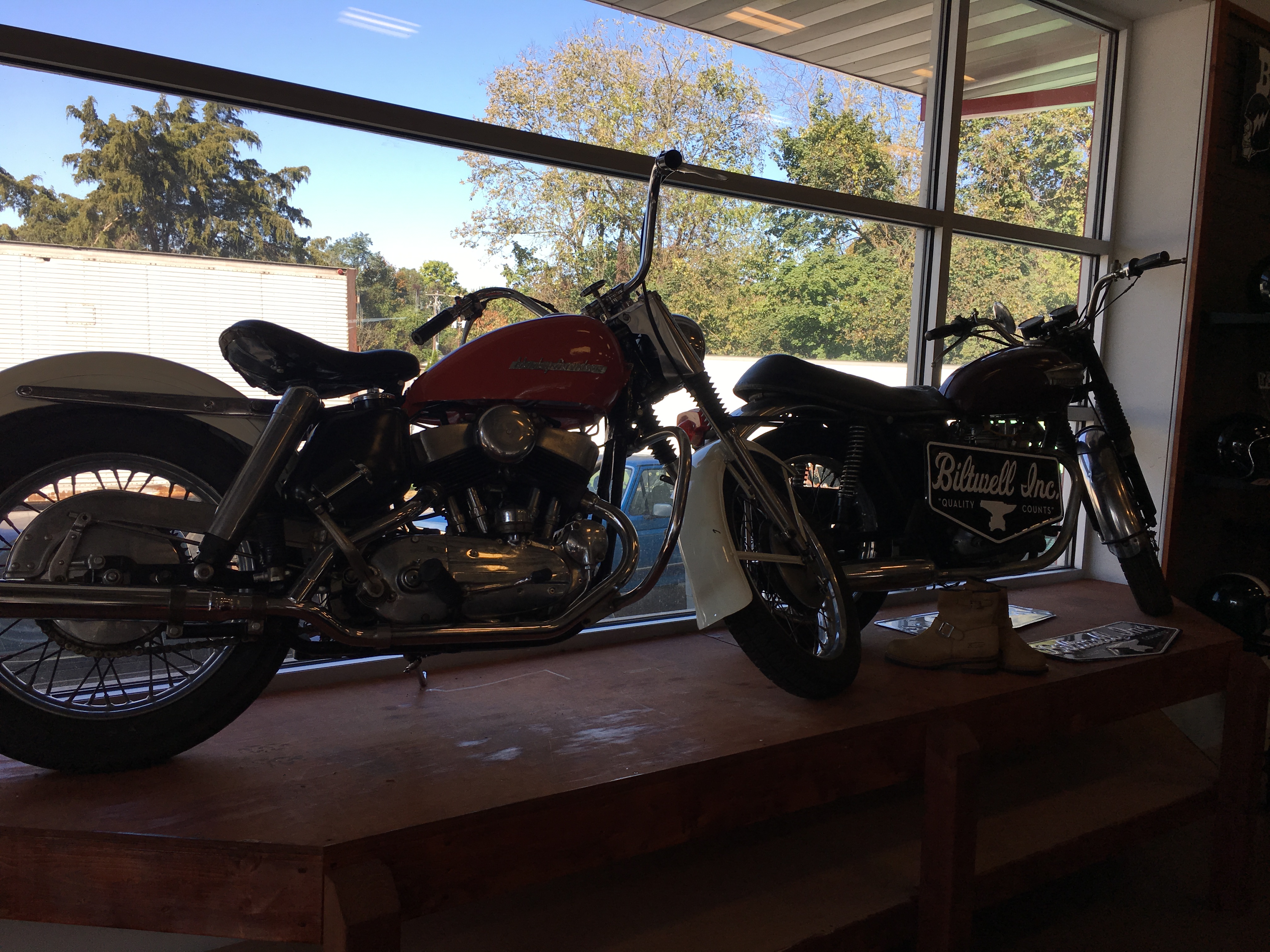 The Cycle Den, Columbia, P