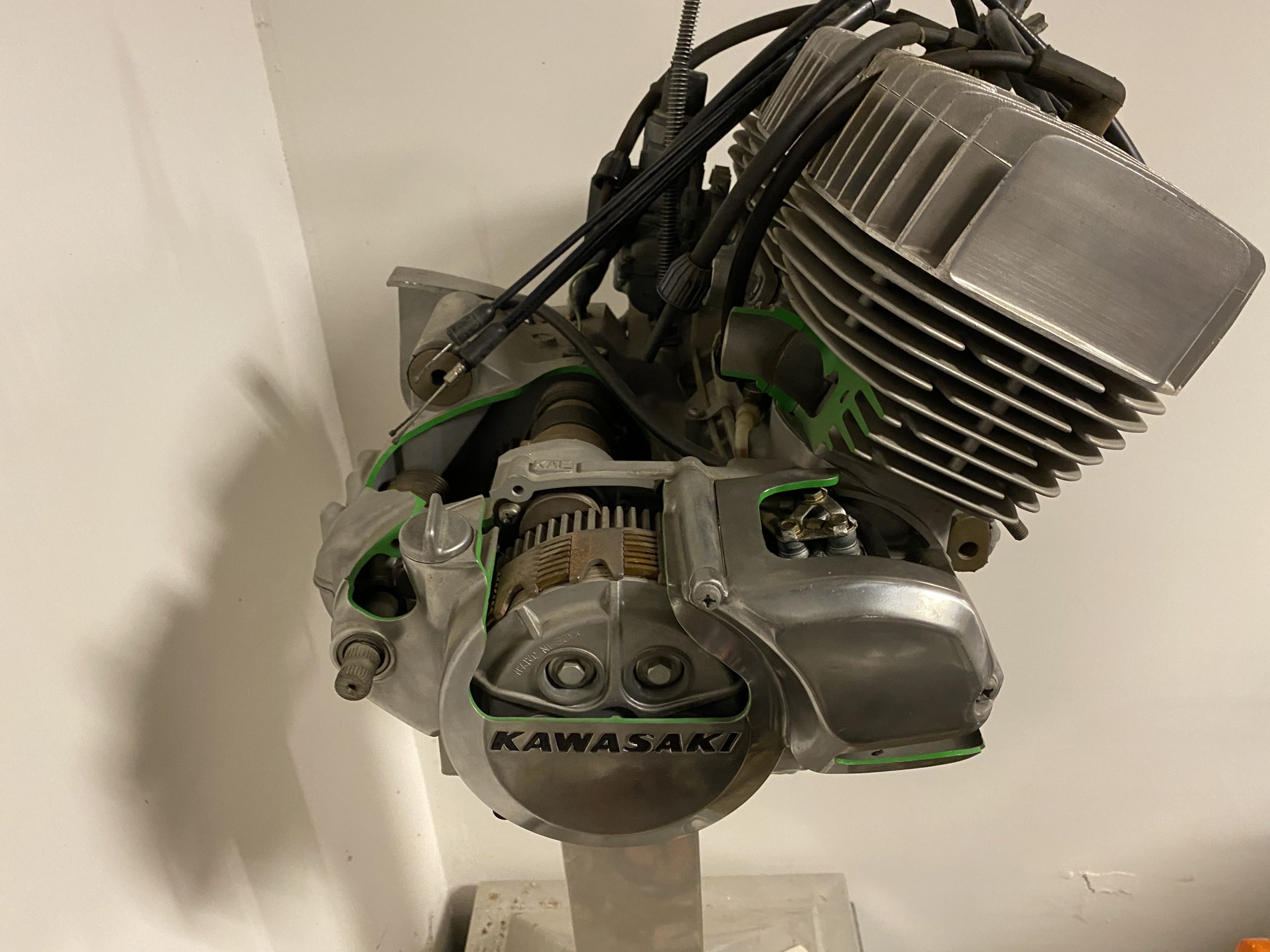 Looking Inside a Kawasaki H1 500 Triple Engine – Drag News