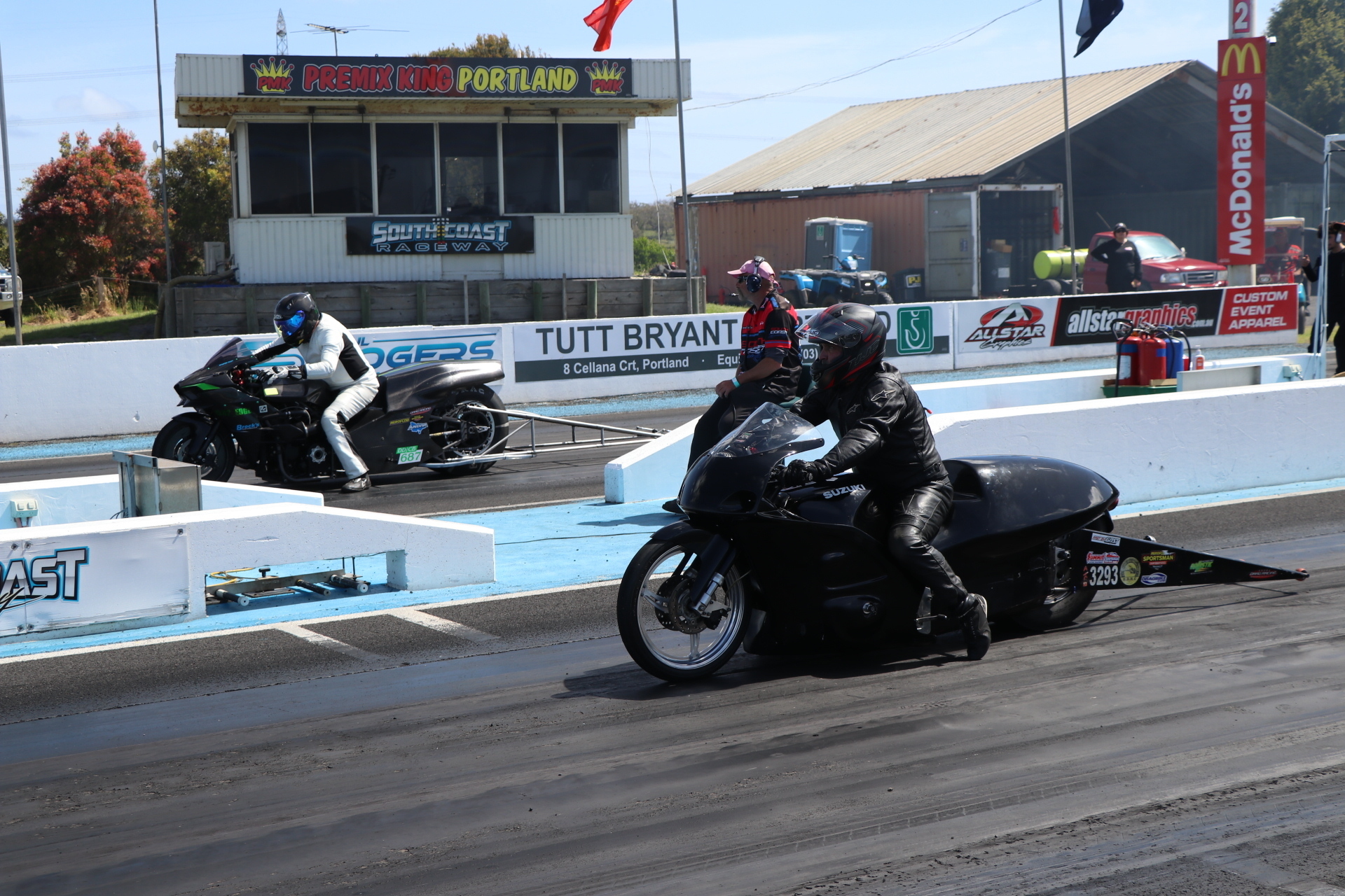 Edge Mallis in far lane