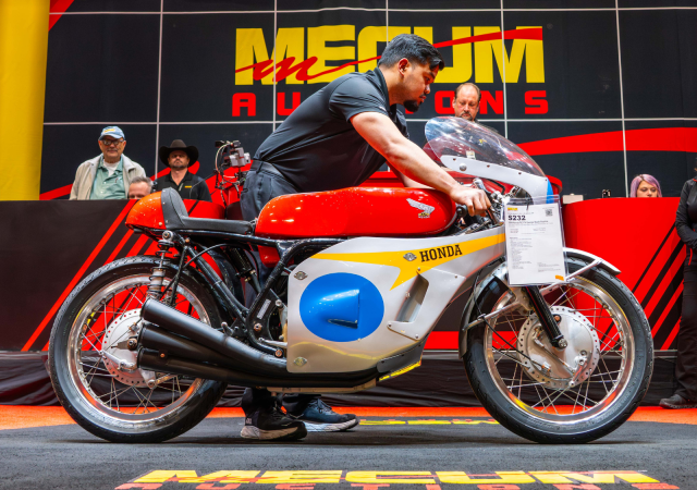 2004 Honda RC174 George Beale Replica (Lot S232) at $330,000